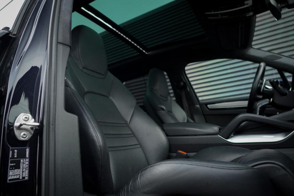 Porsche Cayenne 4.0 Turbo / PSCB / Pano / Burmester / Stoelklima / Trekhaak Elek