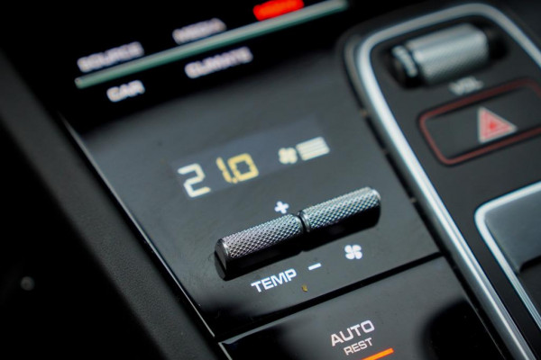 Porsche Cayenne 4.0 Turbo / PSCB / Pano / Burmester / Stoelklima / Trekhaak Elek