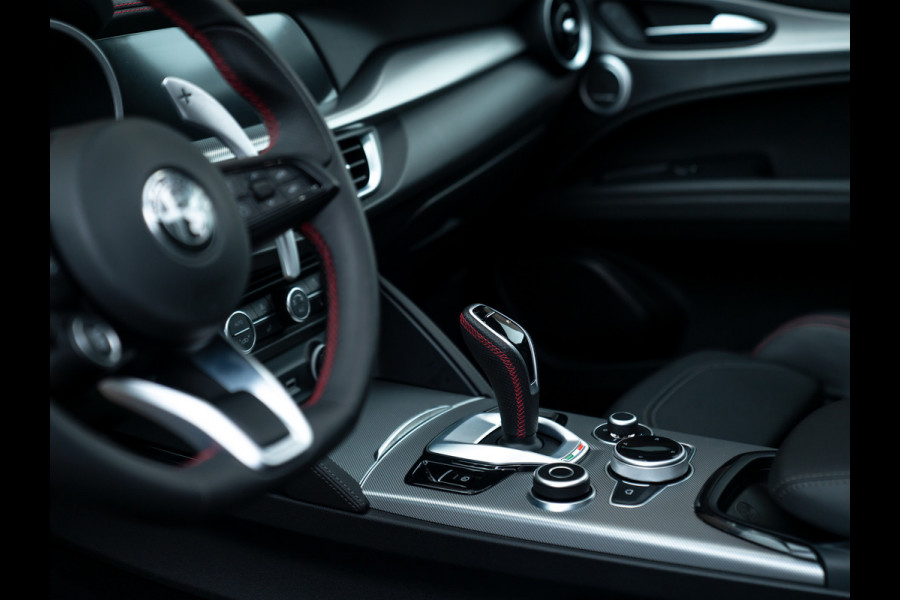 Alfa Romeo Stelvio 2.0T GME AWD Competizione 280pk | Pano-dak | 21 inch | Harman/Kardon | LED-Matrix