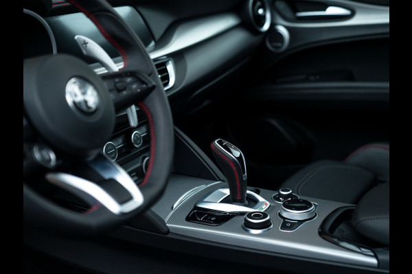 Alfa Romeo Stelvio 2.0T GME AWD Competizione 280pk | Pano-dak | 21 inch | Harman/Kardon | LED-Matrix