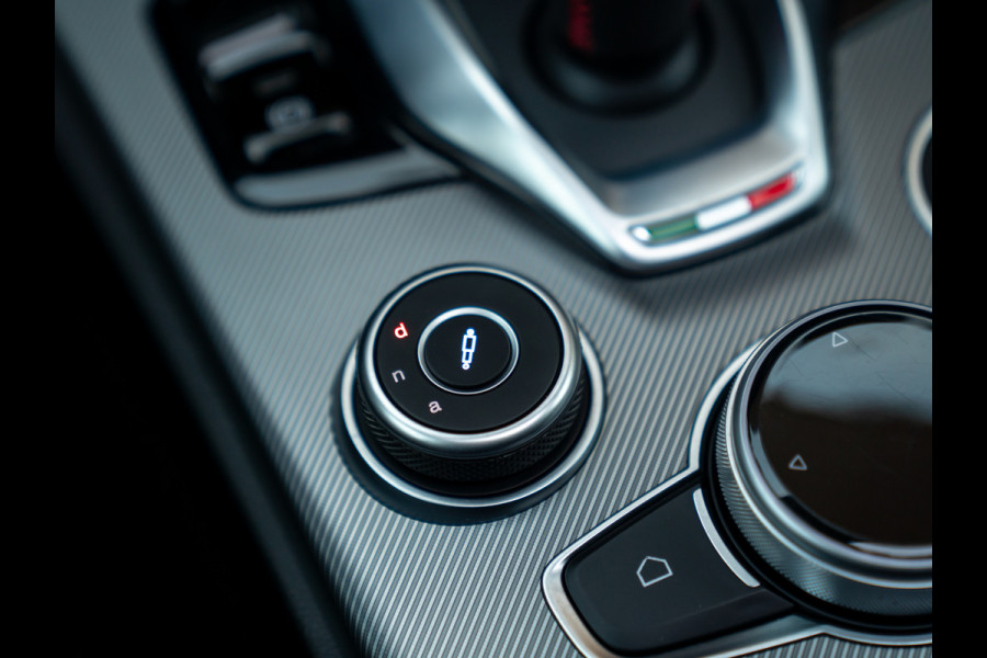 Alfa Romeo Stelvio 2.0T GME AWD Competizione 280pk | Pano-dak | 21 inch | Harman/Kardon | LED-Matrix