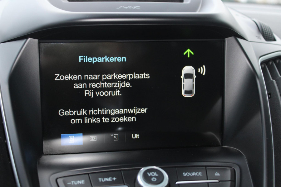 Ford C-MAX 1.0 Titanium 125pk | Stoelverwarming | Trekhaak | Camera | Xenon