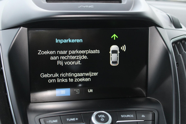 Ford C-MAX 1.0 Titanium 125pk | Stoelverwarming | Trekhaak | Camera | Xenon