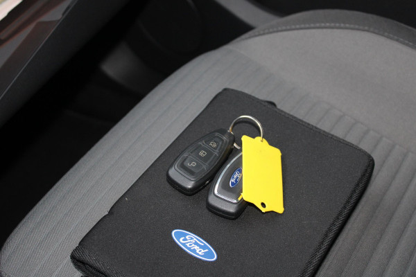 Ford C-MAX 1.0 Titanium 125pk | Stoelverwarming | Trekhaak | Camera | Xenon