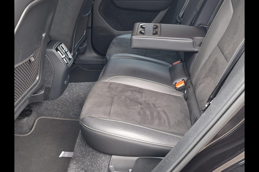 Volvo XC40 Recharge P8 AWD R-Design | SOH: nnb | Alcantara | Adaptive CC | Camera | Blindspot |