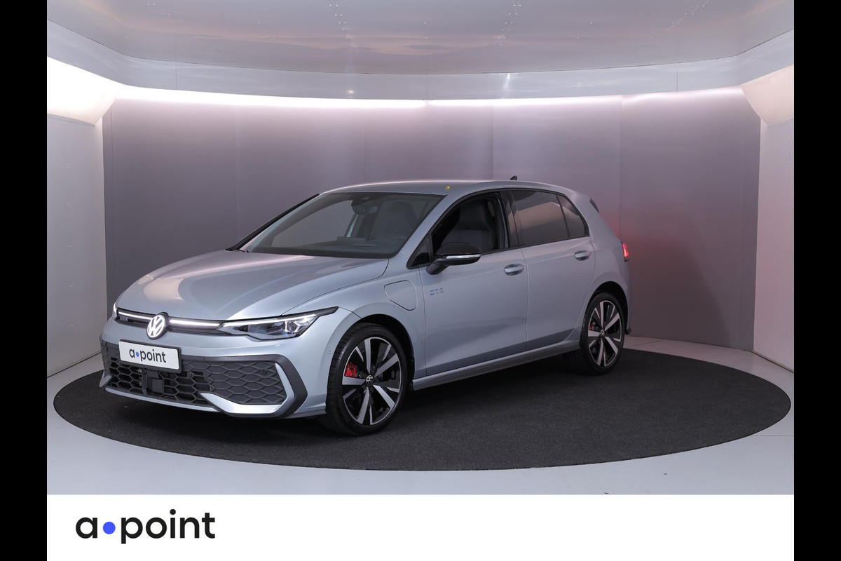 Volkswagen Golf 1.5 eHybrid GTE 272 pk Automaat (DSG) | Verlengde garantie | Navigatie | Trekhaak (wegklapbaar) | Parkeersensoren | Achteruitrijcamera | Stoelverwarming |