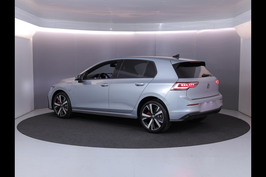 Volkswagen Golf 1.5 eHybrid GTE 272 pk Automaat (DSG) | Verlengde garantie | Navigatie | Trekhaak (wegklapbaar) | Parkeersensoren | Achteruitrijcamera | Stoelverwarming |