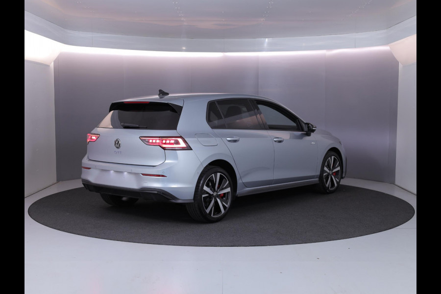 Volkswagen Golf 1.5 eHybrid GTE 272 pk Automaat (DSG) | Verlengde garantie | Navigatie | Trekhaak (wegklapbaar) | Parkeersensoren | Achteruitrijcamera | Stoelverwarming |