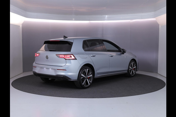Volkswagen Golf 1.5 eHybrid GTE 272 pk Automaat (DSG) | Verlengde garantie | Navigatie | Trekhaak (wegklapbaar) | Parkeersensoren | Achteruitrijcamera | Stoelverwarming |