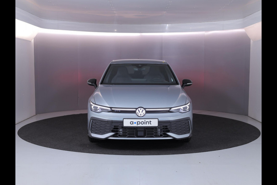 Volkswagen Golf 1.5 eHybrid GTE 272 pk Automaat (DSG) | Verlengde garantie | Navigatie | Trekhaak (wegklapbaar) | Parkeersensoren | Achteruitrijcamera | Stoelverwarming |