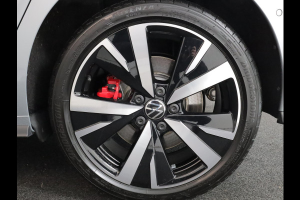 Volkswagen Golf 1.5 eHybrid GTE 272 pk Automaat (DSG) | Verlengde garantie | Navigatie | Trekhaak (wegklapbaar) | Parkeersensoren | Achteruitrijcamera | Stoelverwarming |