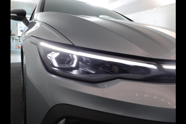 Volkswagen Golf 1.5 eHybrid GTE 272 pk Automaat (DSG) | Verlengde garantie | Navigatie | Trekhaak (wegklapbaar) | Parkeersensoren | Achteruitrijcamera | Stoelverwarming |