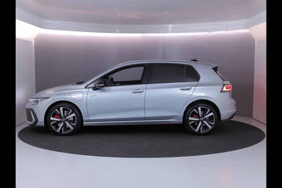 Volkswagen Golf 1.5 eHybrid GTE 272 pk Automaat (DSG) | Verlengde garantie | Navigatie | Trekhaak (wegklapbaar) | Parkeersensoren | Achteruitrijcamera | Stoelverwarming |