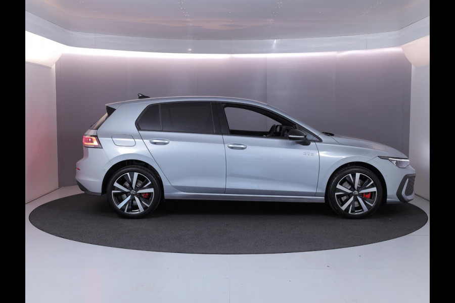 Volkswagen Golf 1.5 eHybrid GTE 272 pk Automaat (DSG) | Verlengde garantie | Navigatie | Trekhaak (wegklapbaar) | Parkeersensoren | Achteruitrijcamera | Stoelverwarming |