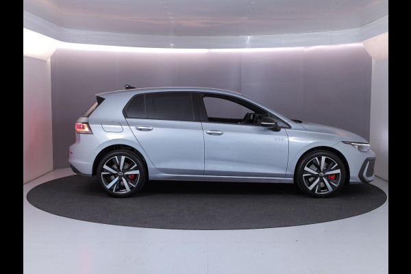 Volkswagen Golf 1.5 eHybrid GTE 272 pk Automaat (DSG) | Verlengde garantie | Navigatie | Trekhaak (wegklapbaar) | Parkeersensoren | Achteruitrijcamera | Stoelverwarming |