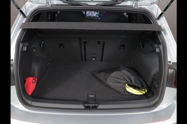 Volkswagen Golf 1.5 eHybrid GTE 272 pk Automaat (DSG) | Verlengde garantie | Navigatie | Trekhaak (wegklapbaar) | Parkeersensoren | Achteruitrijcamera | Stoelverwarming |