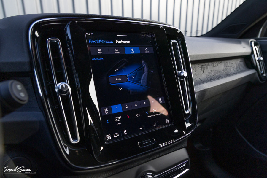 Volvo XC40 Recharge Plus | Adaptieve Cruise | Blis | Zwenkbare trekhaak | Actieve bochtverlichting |