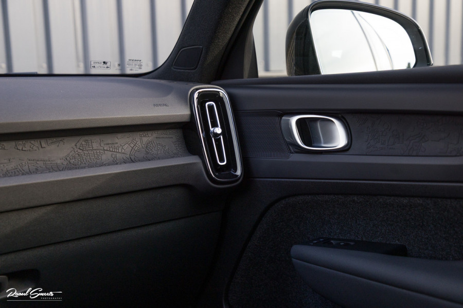 Volvo XC40 Recharge Plus | Adaptieve Cruise | Blis | Zwenkbare trekhaak | Actieve bochtverlichting |