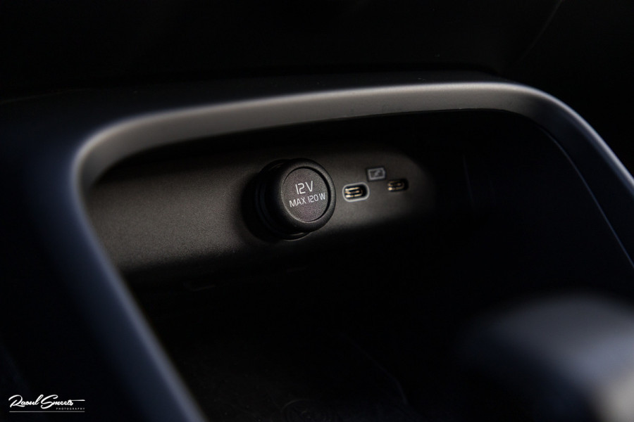 Volvo XC40 Recharge Plus | Adaptieve Cruise | Blis | Zwenkbare trekhaak | Actieve bochtverlichting |