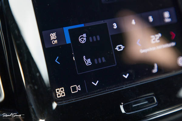 Volvo XC40 Recharge Plus | Adaptieve Cruise | Blis | Zwenkbare trekhaak | Actieve bochtverlichting |