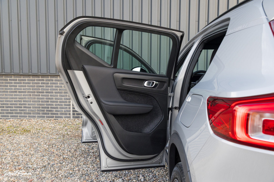 Volvo XC40 Recharge Plus | Adaptieve Cruise | Blis | Zwenkbare trekhaak | Actieve bochtverlichting |