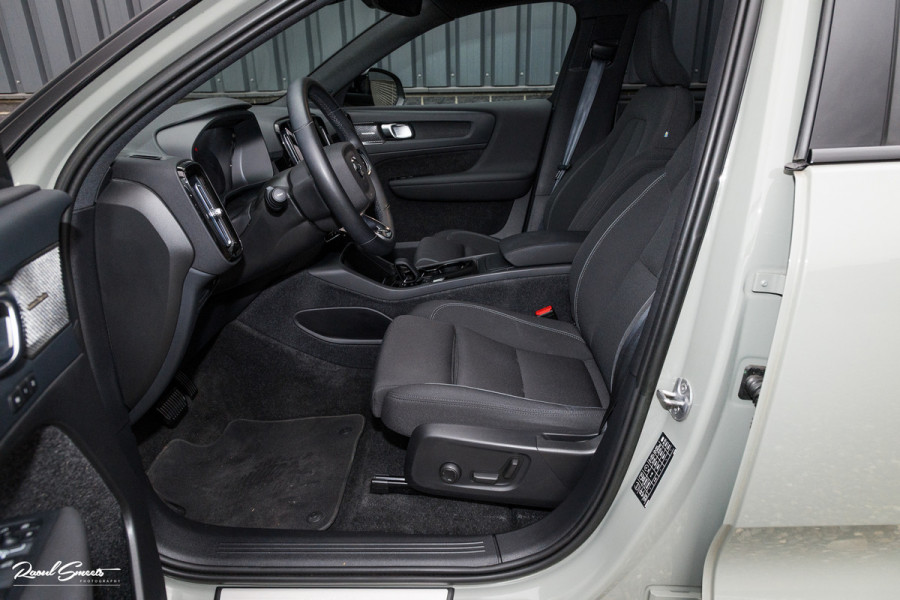 Volvo XC40 Recharge Ultimate 70 kWh | Adaptieve cruise | Panorama dak | Matrix led | Harman Kardon |