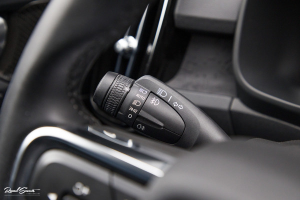 Volvo XC40 Recharge Ultimate 70 kWh | Adaptieve cruise | Panorama dak | Matrix led | Harman Kardon |