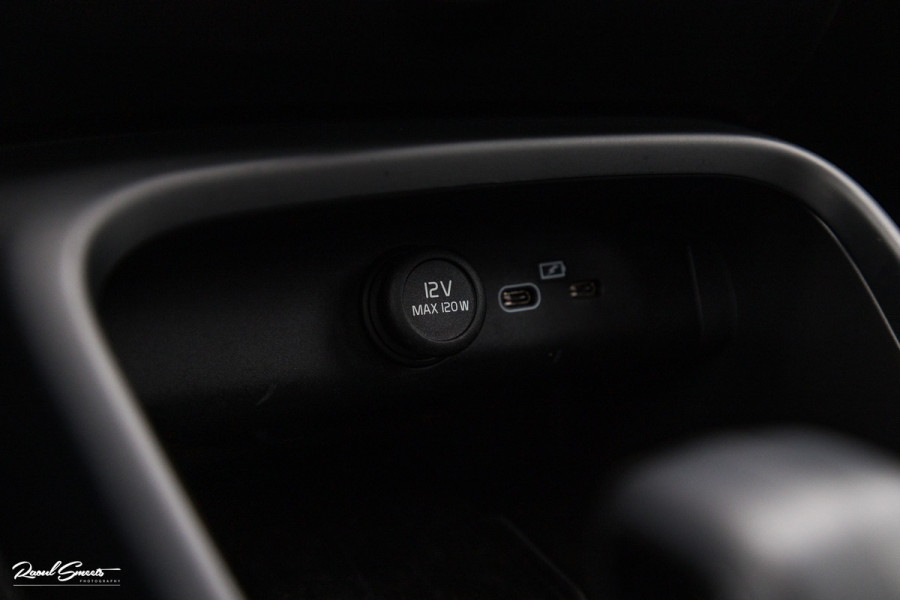 Volvo XC40 Recharge Ultimate 70 kWh | Adaptieve cruise | Panorama dak | Matrix led | Harman Kardon |