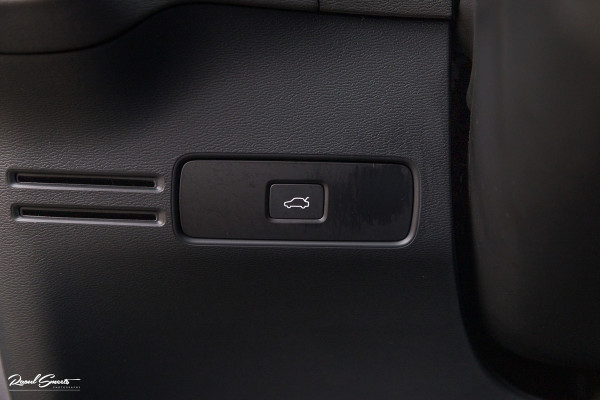 Volvo XC40 Recharge Ultimate 70 kWh | Adaptieve cruise | Panorama dak | Matrix led | Harman Kardon |