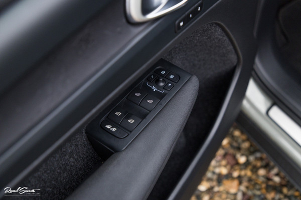 Volvo XC40 Recharge Ultimate 70 kWh | Adaptieve cruise | Panorama dak | Matrix led | Harman Kardon |