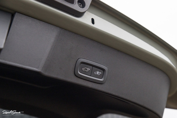 Volvo XC40 Recharge Ultimate 70 kWh | Adaptieve cruise | Panorama dak | Matrix led | Harman Kardon |