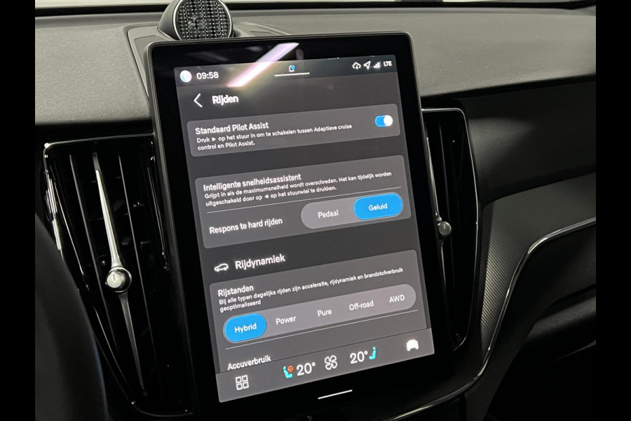 Volvo XC60 2.0 T8 Plug-in hybrid AWD Black Edition Luchtvering | Massage | Bowers & Wilkins | Adapt. Cruise | Open dak | Head-up | 360 camera | Stoelventilatie /-verwarming