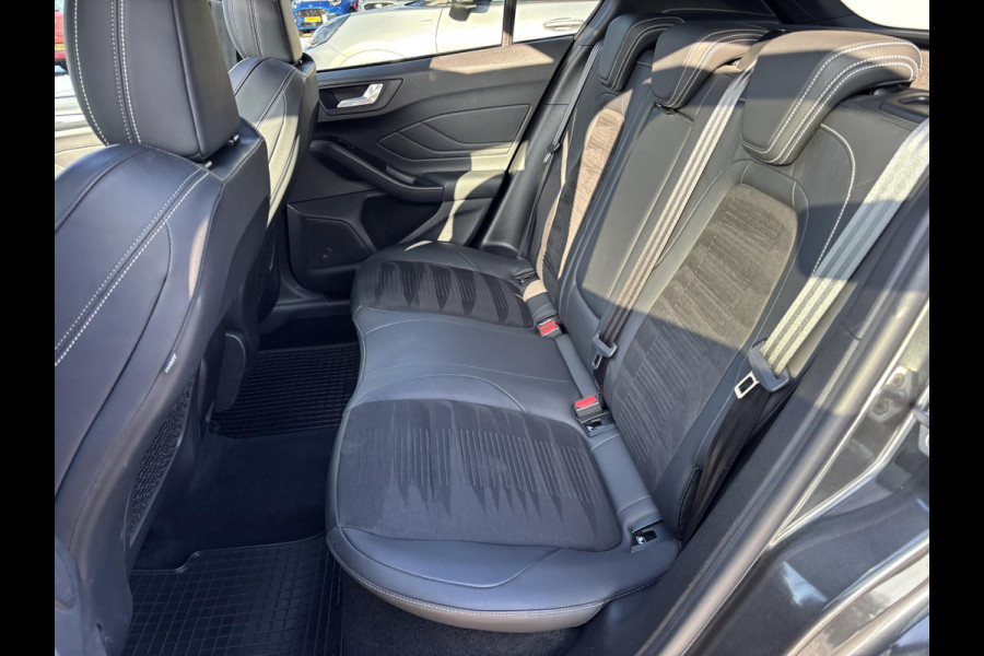 Ford Focus 2.3 EcoBoost ST-3 280pk  | Panoramadak | Winter Pack | Adaptive LED | Adaptive cruise control | Achteruitrijcamera | Bang&Olufsen | Head up Display