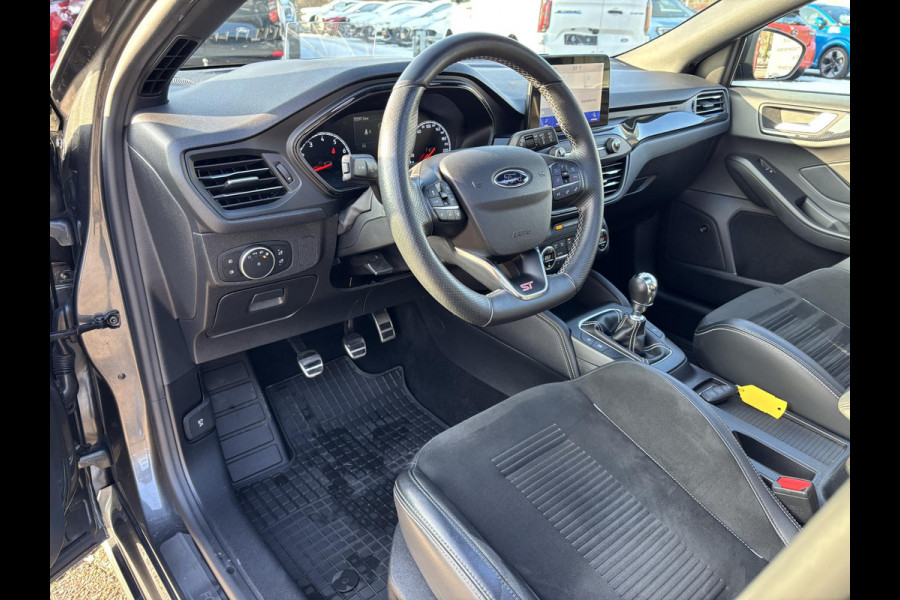 Ford Focus 2.3 EcoBoost ST-3 280pk  | Panoramadak | Winter Pack | Adaptive LED | Adaptive cruise control | Achteruitrijcamera | Bang&Olufsen | Head up Display