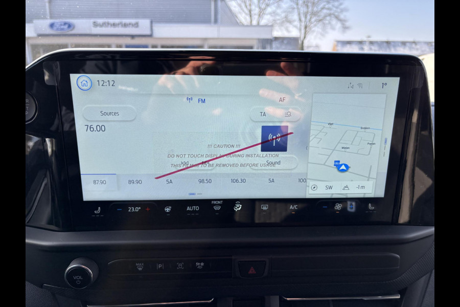 Ford Transit Custom 340 2.5 PHEV L2H1 Limited SCI | 233pk | Kombi | Incl. BTW/BPM | Dubbele zijschuifdeur | Privacy Glass | Inklapbare trekhaak | 17 inch lichtmetalen velgen | Driver Assistance Pack Premium | Verwarmbaar stuurwiel