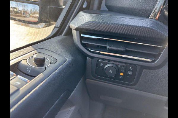 Ford Transit Custom 340 2.5 PHEV L2H1 Limited SCI | 233pk | Kombi | Incl. BTW/BPM | Dubbele zijschuifdeur | Privacy Glass | Inklapbare trekhaak | 17 inch lichtmetalen velgen | Driver Assistance Pack Premium | Verwarmbaar stuurwiel