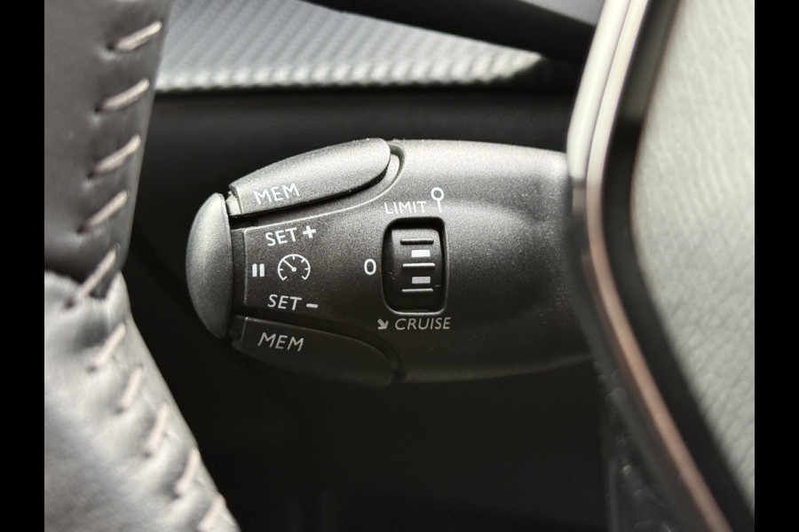 Peugeot e-2008 EV Blue Lease Active 50 kWh | Camera | Navi | LED