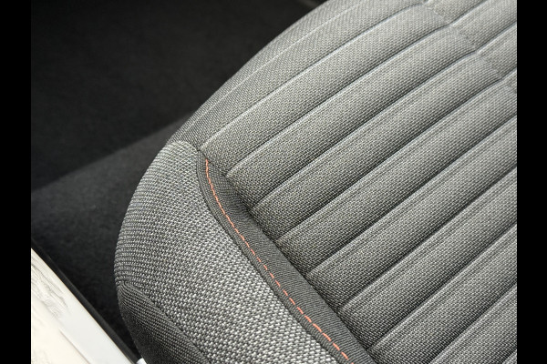 Peugeot e-2008 EV Blue Lease Active 50 kWh | Camera | Navi | LED