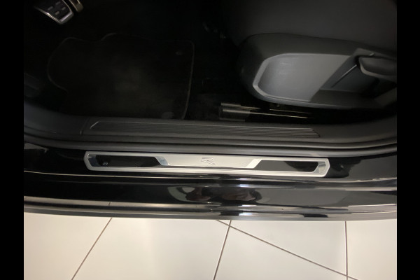 Volkswagen Polo 1.0 TSI R-Line Business DSG Panoramadak / Camera /Carplay / Navigatie / IQ Light