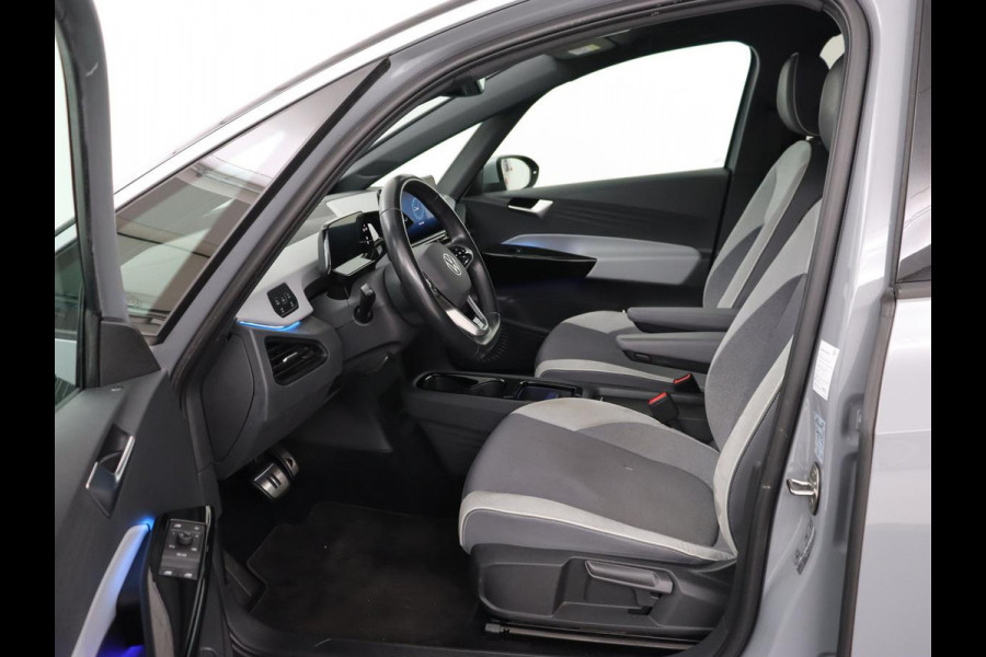 Volkswagen ID.3 First Plus 58 kWh | Trekhaak | Stoel & stuurverwarming | Camera | Adaptive cruise | Sfeerverlichting | Carplay | Matrix LED | Parkeerhulp | Climate control