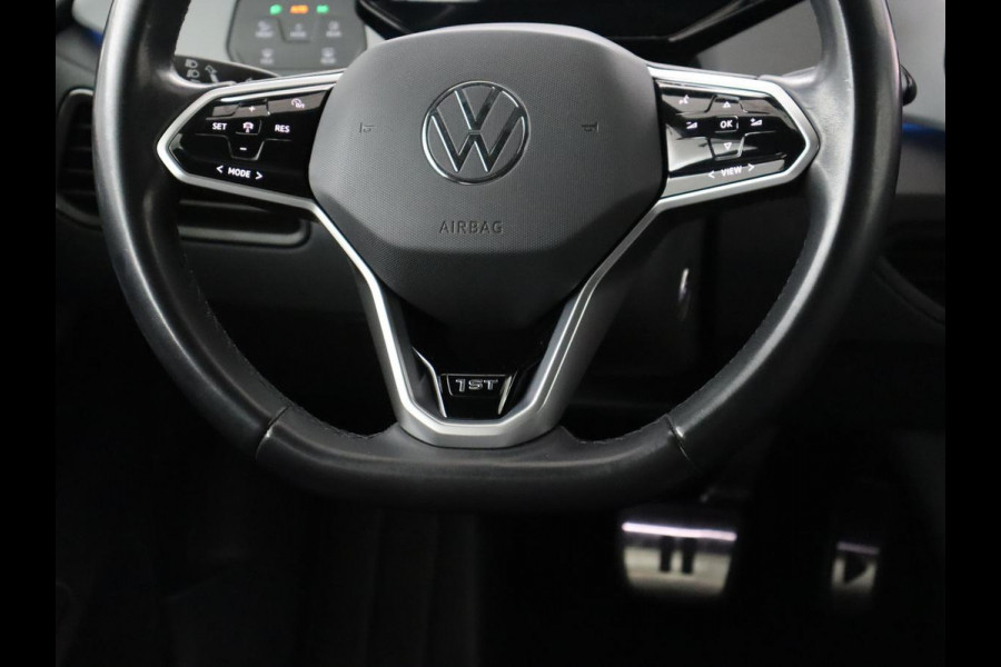 Volkswagen ID.3 First Plus 58 kWh | Trekhaak | Stoel & stuurverwarming | Camera | Adaptive cruise | Sfeerverlichting | Carplay | Matrix LED | Parkeerhulp | Climate control