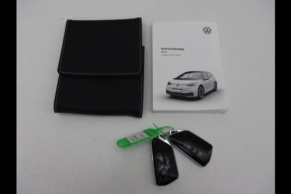 Volkswagen ID.3 First Plus 58 kWh | Trekhaak | Stoel & stuurverwarming | Camera | Adaptive cruise | Sfeerverlichting | Carplay | Matrix LED | Parkeerhulp | Climate control