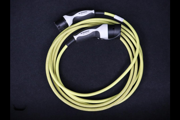 Volkswagen ID.3 First Plus 58 kWh | Trekhaak | Stoel & stuurverwarming | Camera | Adaptive cruise | Sfeerverlichting | Carplay | Matrix LED | Parkeerhulp | Climate control