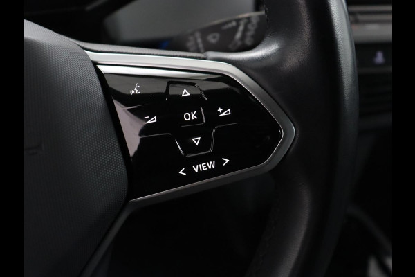 Volkswagen ID.3 First Plus 58 kWh | Trekhaak | Stoel & stuurverwarming | Camera | Adaptive cruise | Sfeerverlichting | Carplay | Matrix LED | Parkeerhulp | Climate control