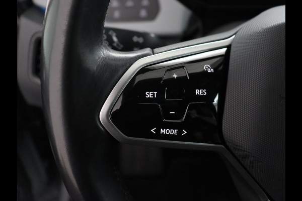 Volkswagen ID.3 First Plus 58 kWh | Trekhaak | Stoel & stuurverwarming | Camera | Adaptive cruise | Sfeerverlichting | Carplay | Matrix LED | Parkeerhulp | Climate control