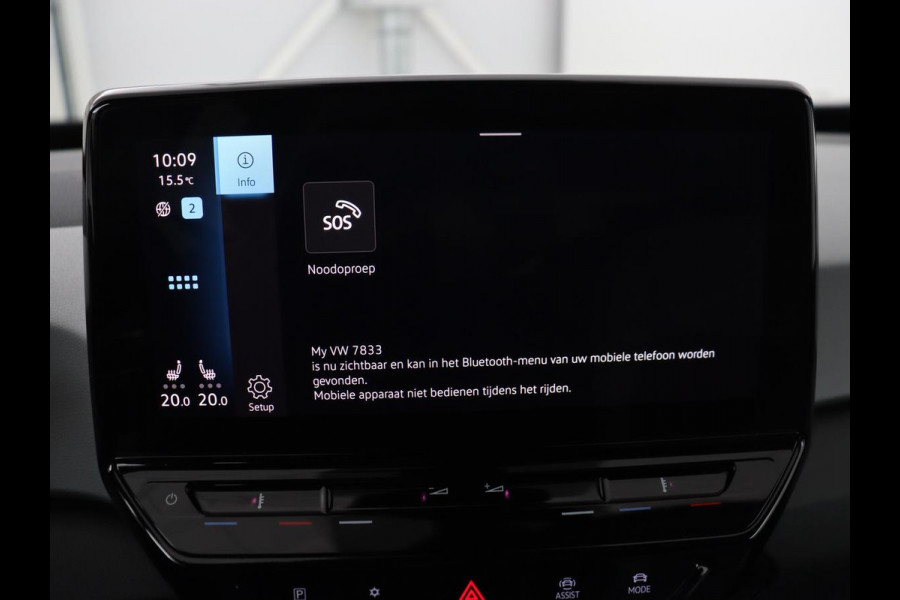 Volkswagen ID.3 First Plus 58 kWh | Trekhaak | Stoel & stuurverwarming | Camera | Adaptive cruise | Sfeerverlichting | Carplay | Matrix LED | Parkeerhulp | Climate control