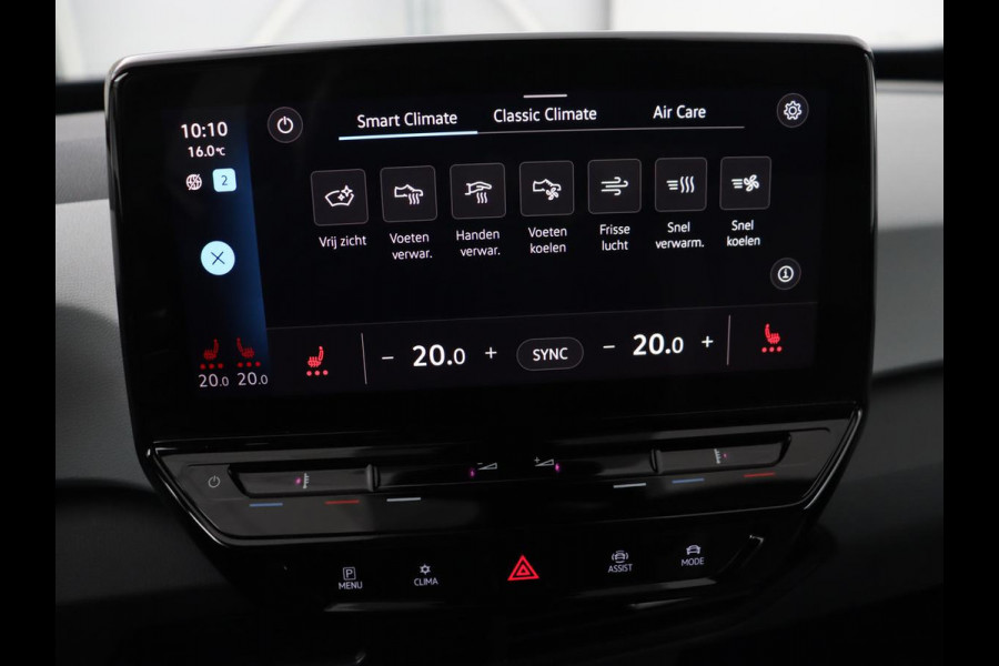 Volkswagen ID.3 First Plus 58 kWh | Trekhaak | Stoel & stuurverwarming | Camera | Adaptive cruise | Sfeerverlichting | Carplay | Matrix LED | Parkeerhulp | Climate control