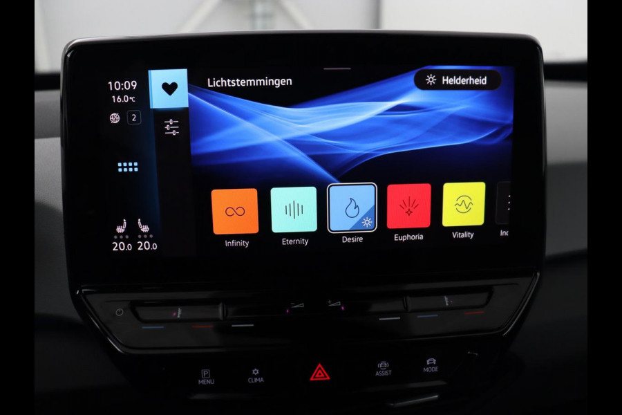 Volkswagen ID.3 First Plus 58 kWh | Trekhaak | Stoel & stuurverwarming | Camera | Adaptive cruise | Sfeerverlichting | Carplay | Matrix LED | Parkeerhulp | Climate control