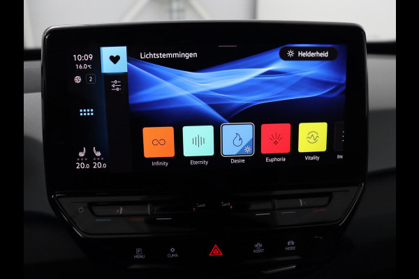 Volkswagen ID.3 First Plus 58 kWh | Trekhaak | Stoel & stuurverwarming | Camera | Adaptive cruise | Sfeerverlichting | Carplay | Matrix LED | Parkeerhulp | Climate control