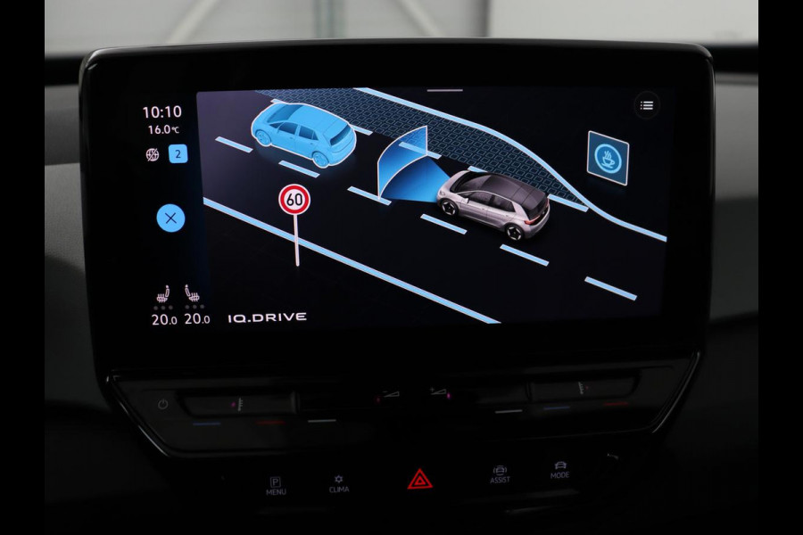 Volkswagen ID.3 First Plus 58 kWh | Trekhaak | Stoel & stuurverwarming | Camera | Adaptive cruise | Sfeerverlichting | Carplay | Matrix LED | Parkeerhulp | Climate control